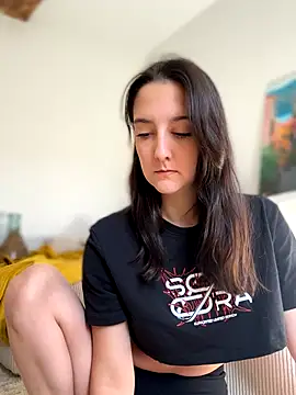 Snapshot of _Juliette chatting on November 2025 01:09:02 PM Juliette online show from November 2025 01:09:02 PM