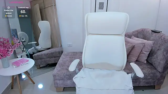 Snapshot of Aida_adams chatting on November 2025 05:04:02 PM Aida adams online show from November 2025 05:04:02 PM