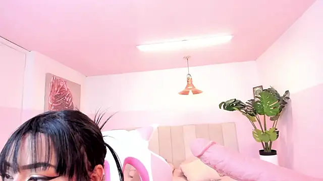 Red lady online show from January 2025 03:52:02 AM