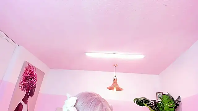 Red lady online show from February 2025 04:01:01 AM