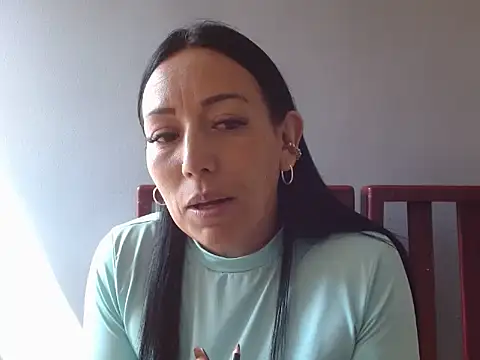 Snapshot of Laura_martin_ chatting on January 2025 02:59:02 PM Laura martin online show from January 2025 02:59:02 PM
