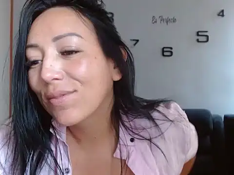 Snapshot of Laura_martin_ chatting on January 2025 01:52:01 PM Laura martin online show from January 2025 01:52:01 PM