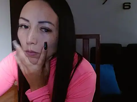 Snapshot of Laura_martin_ chatting on January 2025 11:00:02 PM Laura martin online show from January 2025 11:00:02 PM