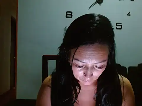 Snapshot of Laura_martin_ chatting on January 2025 01:00:02 AM Laura martin online show from January 2025 01:00:02 AM