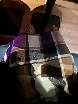 Snapshot of SexyErola27 chatting on December 2024 03:52:01 PM SexyErola27 online show from December 2024 03:52:01 PM