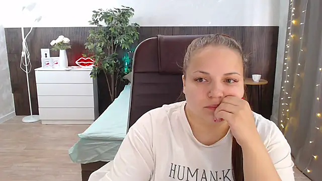 Snapshot of Crazyy_girl_ chatting on March 2025 08:27:01 AM Crazyy girl online show from March 2025 08:27:01 AM