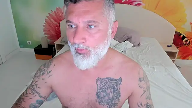 Snapshot of BlowMyXXL chatting on November 2025 12:23:02 PM BlowMyXXL online show from November 2025 12:23:02 PM