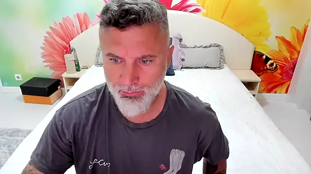 Snapshot of BlowMyXXL chatting on November 2025 04:22:01 PM BlowMyXXL online show from November 2025 04:22:01 PM