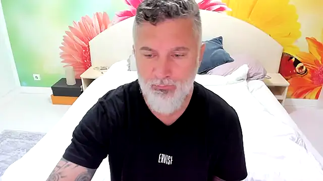 Snapshot of BlowMyXXL chatting on November 2025 05:43:01 AM BlowMyXXL online show from November 2025 05:43:01 AM