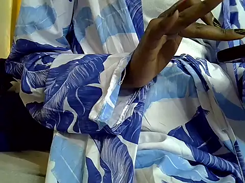 Snapshot of Skinny_m chatting on November 2025 04:18:02 AM Skinny m online show from November 2025 04:18:02 AM