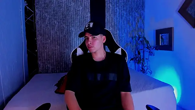 Mike 0233  online show from October 2025 04:44:02 AM