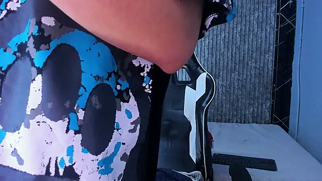 Mike 0233  online show from October 2025 05:32:01 AM