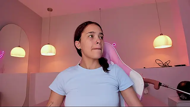 Snapshot of violeth_hill chatting on January 2025 08:10:01 PM violeth hill online show from January 2025 08:10:01 PM