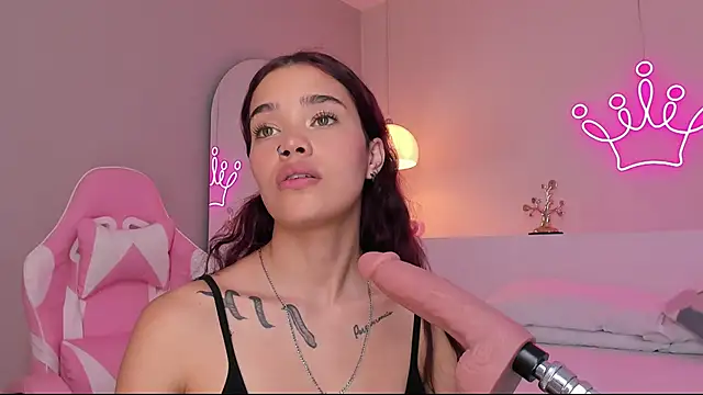 Snapshot of violeth_hill chatting on January 2025 10:48:01 PM violeth hill online show from January 2025 10:48:01 PM