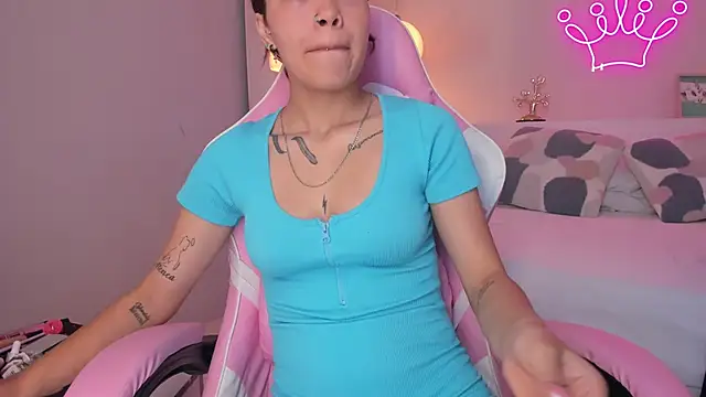 Snapshot of violeth_hill chatting on January 2025 08:11:02 PM violeth hill online show from January 2025 08:11:02 PM