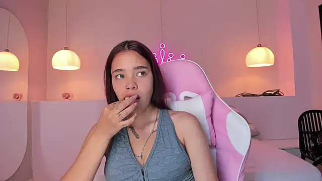 Snapshot of violeth_hill chatting on January 2025 08:07:01 PM violeth hill online show from January 2025 08:07:01 PM