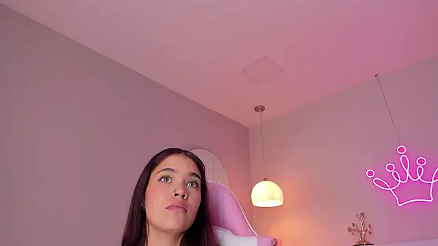 Snapshot of violeth_hill chatting on January 2025 02:38:02 AM violeth hill online show from January 2025 02:38:02 AM