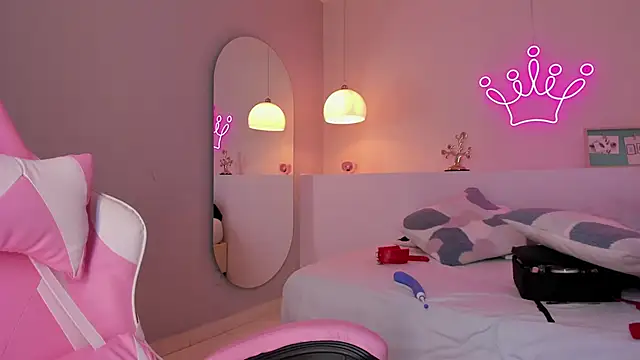 Snapshot of violeth_hill chatting on February 2025 02:05:02 AM violeth hill online show from February 2025 02:05:02 AM