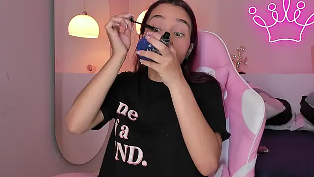 Snapshot of violeth_hill chatting on February 2025 04:06:01 AM violeth hill online show from February 2025 04:06:01 AM