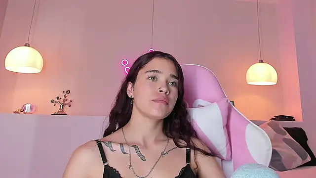 Snapshot of violeth_hill chatting on February 2025 01:41:02 AM violeth hill online show from February 2025 01:41:02 AM