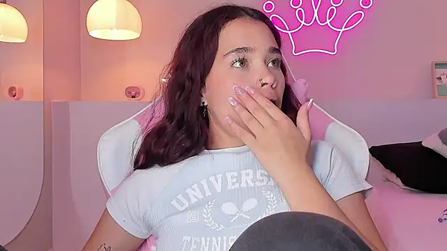 Snapshot of violeth_hill chatting on February 2025 02:07:01 AM violeth hill online show from February 2025 02:07:01 AM