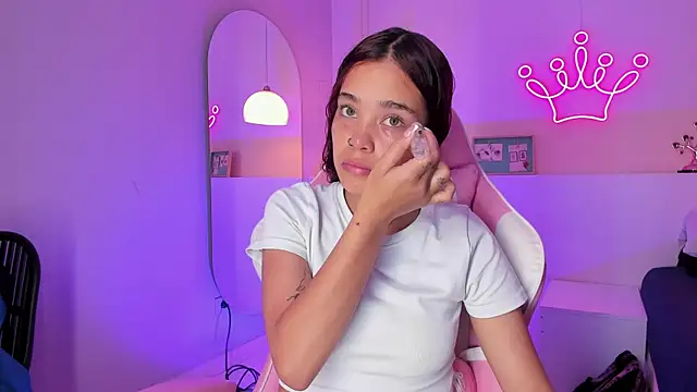 Snapshot of violeth_hill chatting on February 2025 08:16:02 PM violeth hill online show from February 2025 08:16:02 PM