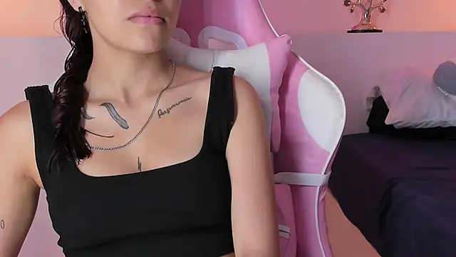 Snapshot of violeth_hill chatting on February 2025 08:09:01 PM violeth hill online show from February 2025 08:09:01 PM