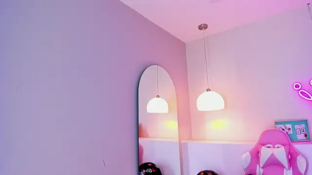 Snapshot of violeth_hill chatting on February 2025 06:58:02 PM violeth hill online show from February 2025 06:58:02 PM