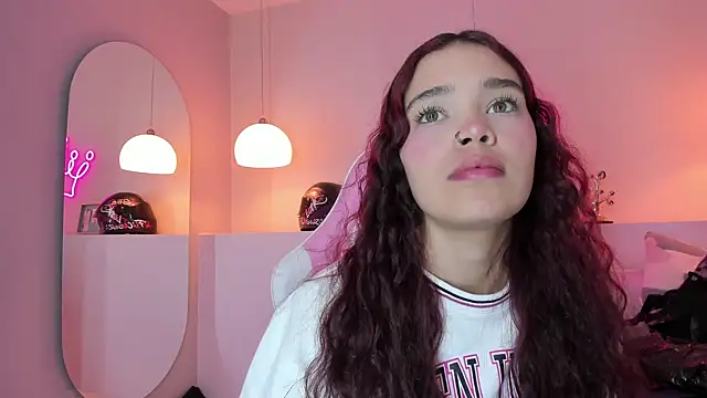 Snapshot of violeth_hill chatting on February 2025 04:47:01 AM violeth hill online show from February 2025 04:47:01 AM