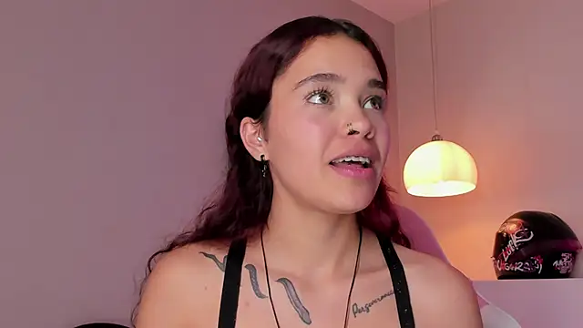 Snapshot of violeth_hill chatting on February 2025 10:58:02 AM violeth hill online show from February 2025 10:58:02 AM