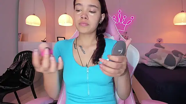 Snapshot of violeth_hill chatting on March 2025 08:21:02 PM violeth hill online show from March 2025 08:21:02 PM