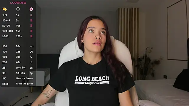 Snapshot of violeth_hill chatting on March 2025 05:33:01 PM violeth hill online show from March 2025 05:33:01 PM