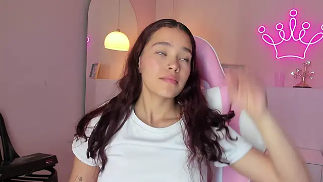 Snapshot of violeth_hill chatting on March 2025 07:20:02 PM violeth hill online show from March 2025 07:20:02 PM