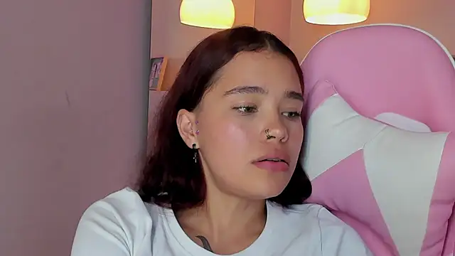 Snapshot of violeth_hill chatting on March 2025 10:24:01 PM violeth hill online show from March 2025 10:24:01 PM