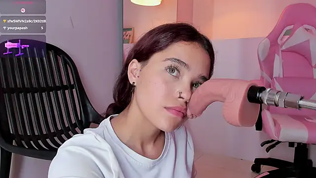 Snapshot of violeth_hill chatting on March 2025 10:39:02 PM violeth hill online show from March 2025 10:39:02 PM