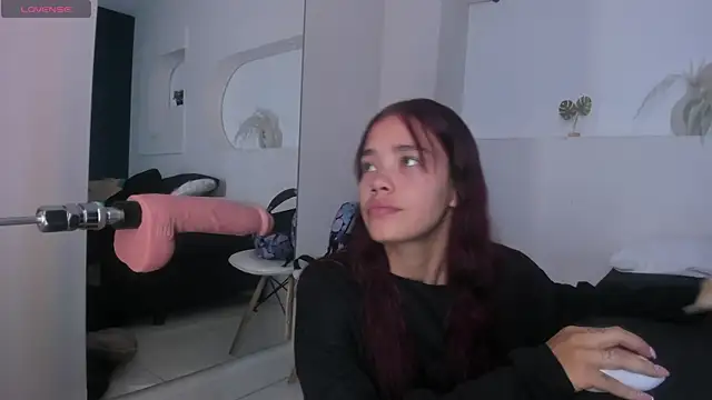 Snapshot of violeth_hill chatting on September 2025 01:34:01 PM violeth hill online show from September 2025 01:34:01 PM