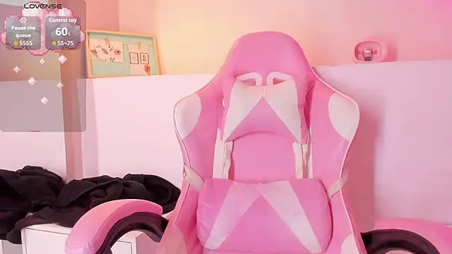 Snapshot of violeth_hill chatting on October 2025 06:39:01 PM violeth hill online show from October 2025 06:39:01 PM