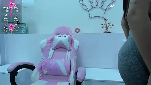 Snapshot of violeth_hill chatting on October 2025 07:56:02 PM violeth hill online show from October 2025 07:56:02 PM