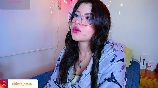 Snapshot of juli05star20 chatting on January 2025 01:32:02 AM juli05star20 online show from January 2025 01:32:02 AM