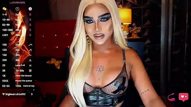 Snapshot of NatalyaFox chatting on February 2025 06:10:02 AM NatalyaFox online show from February 2025 06:10:02 AM