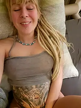 Snapshot of Jenna-Lia chatting on December 2024 07:00:02 AM Jenna-Lia online show from December 2024 07:00:02 AM