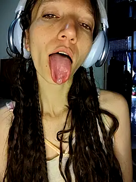 Lucy cole online show from February 2025 03:41:02 PM