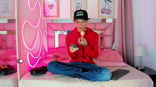 SexyJuliii21 online show from October 2025 10:30:01 PM