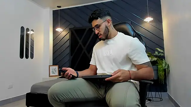 Liam Kleiin online show from October 2025 11:19:01 AM