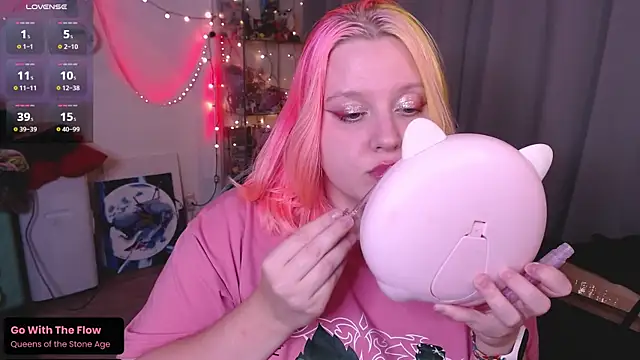 lissamuff online show from October 2025 04:15:02 PM