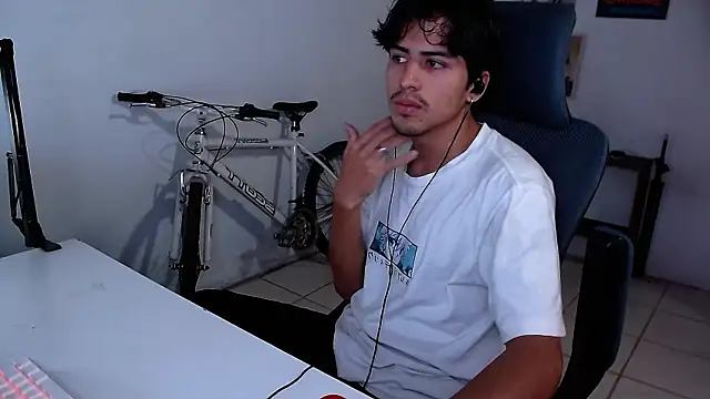 Snapshot of Thieves9 chatting on October 2025 07:26:02 PM Thieves9 online show from October 2025 07:26:02 PM