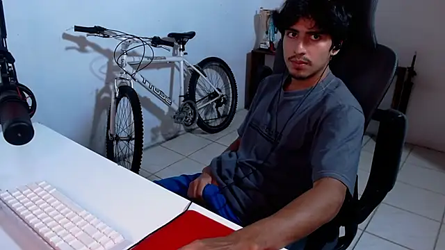 Snapshot of Thieves9 chatting on November 2025 03:49:01 AM Thieves9 online show from November 2025 03:49:01 AM