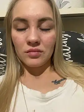 DreamGirl-777 online show from December 2024 06:17:01 PM