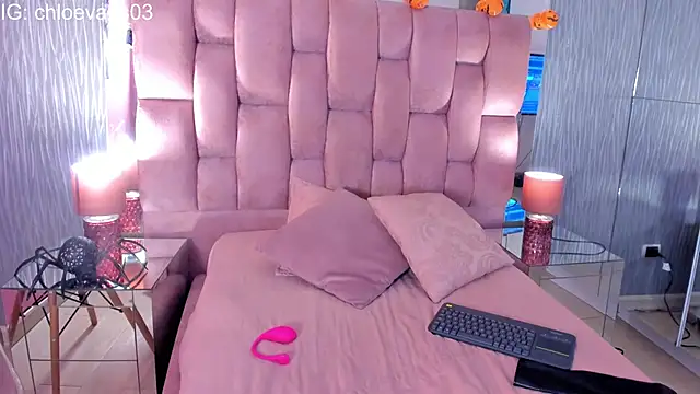 Snapshot of Chloe_evans__ chatting on October 2025 11:11:02 AM Chloe evans online show from October 2025 11:11:02 AM