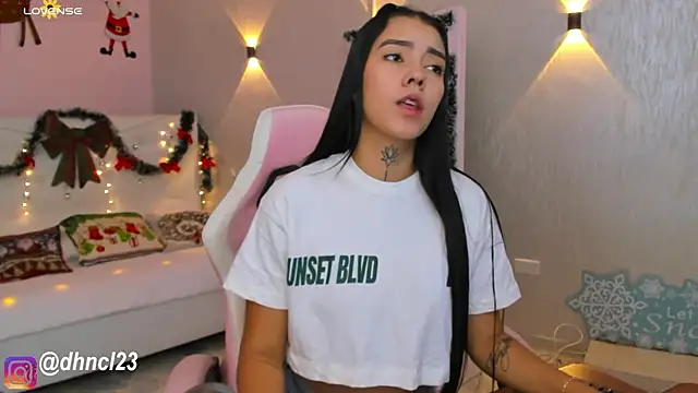 miagomezweb1 online show from December 2024 01:12:01 PM